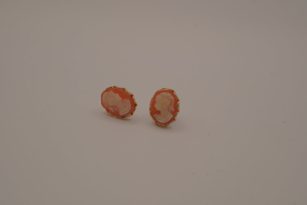 Vintage classic gold cameo stud earrings