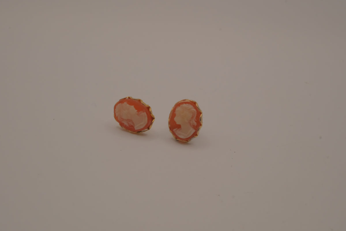Vintage classic gold cameo stud earrings