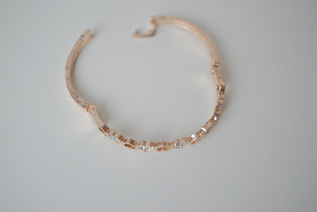 Rose gold heart-linked bracelet