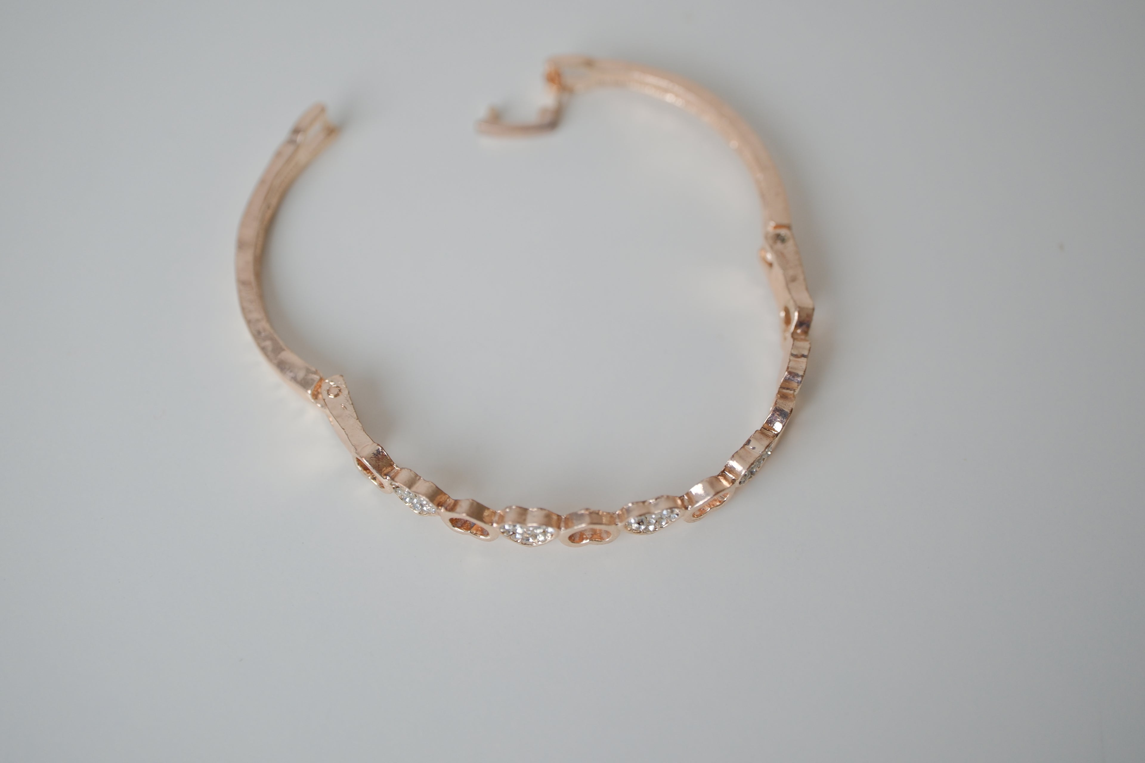 Rose gold heart-linked bracelet