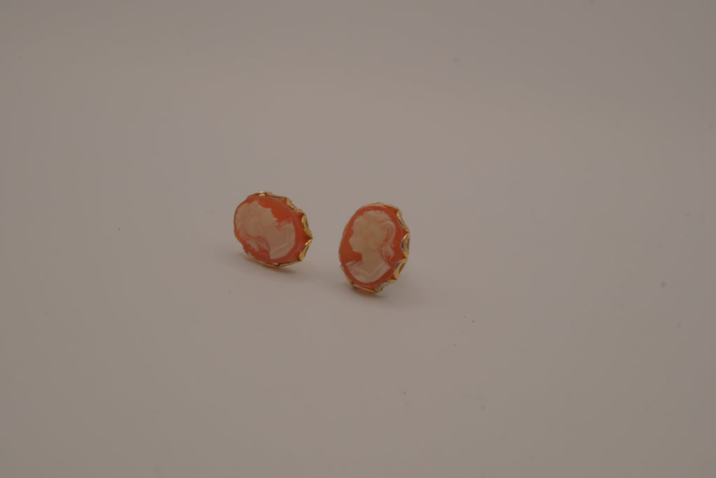 Vintage classic gold cameo stud earrings