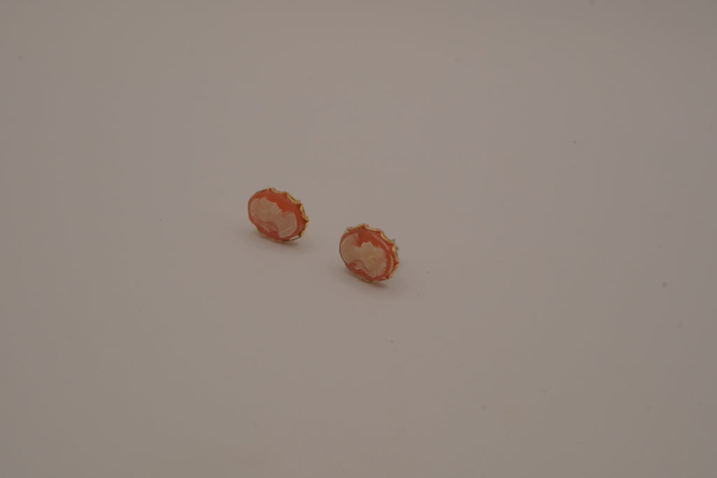 Vintage classic gold cameo stud earrings