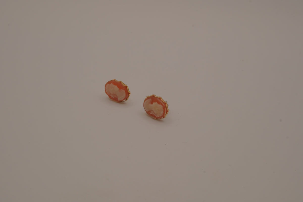 Vintage classic gold cameo stud earrings