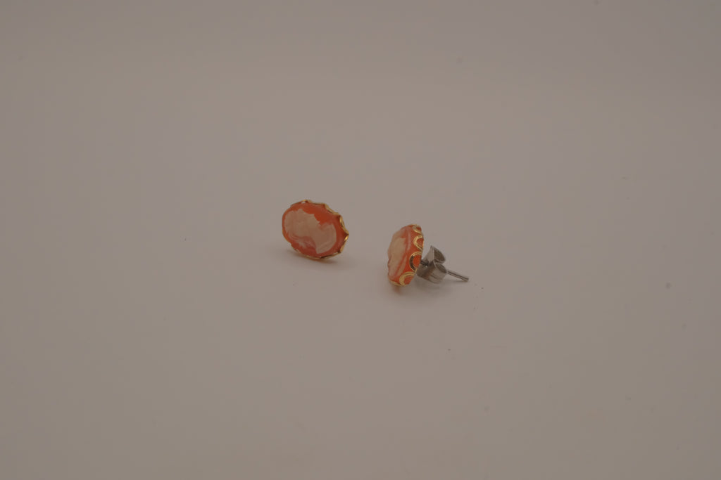 Vintage classic gold cameo stud earrings