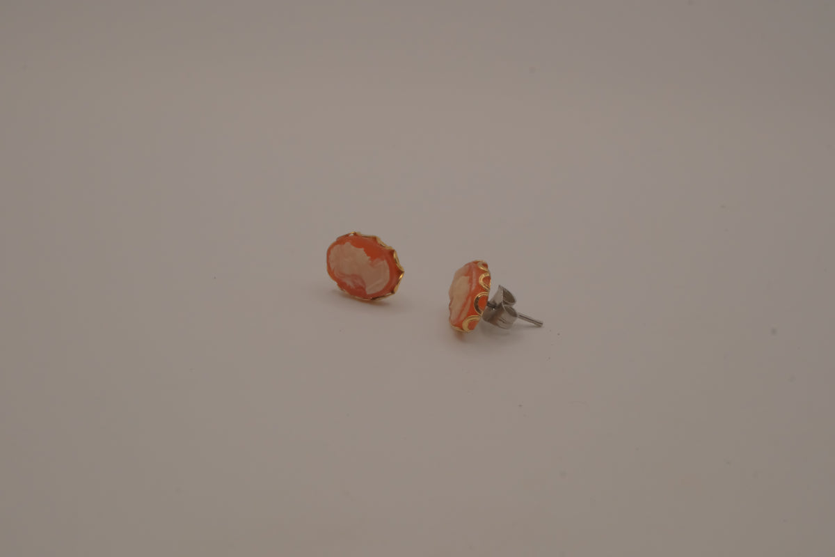 Vintage classic gold cameo stud earrings