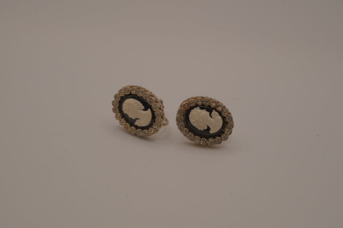 Vintage Gold Cameo screw-back earrings