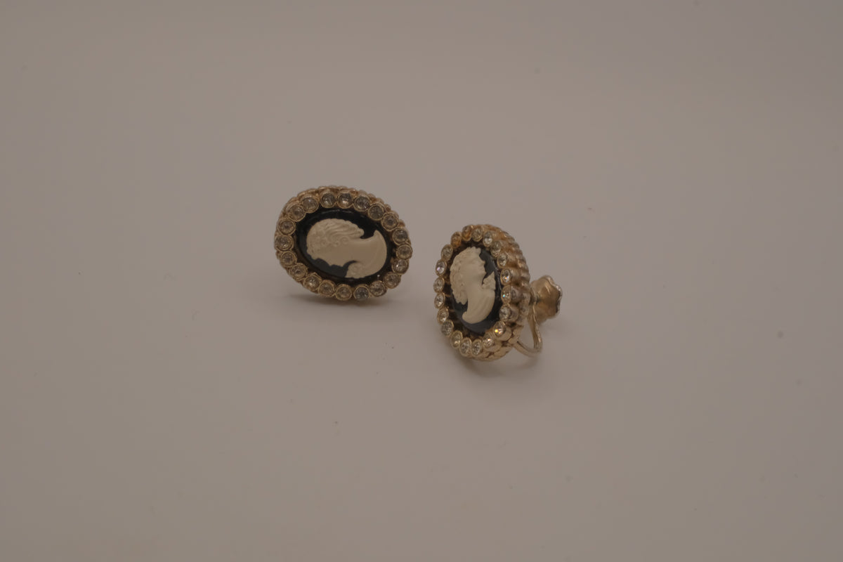 Vintage Gold Cameo screw-back earrings