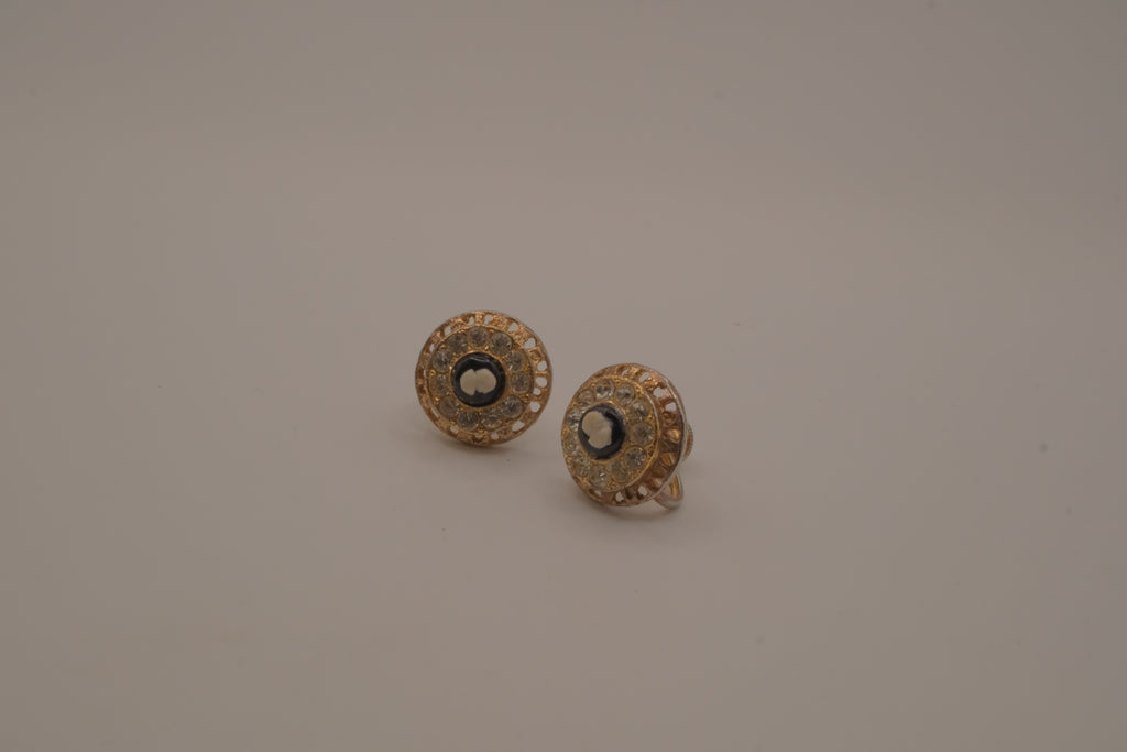 Vintage circular gold Cameo screw-back earrings