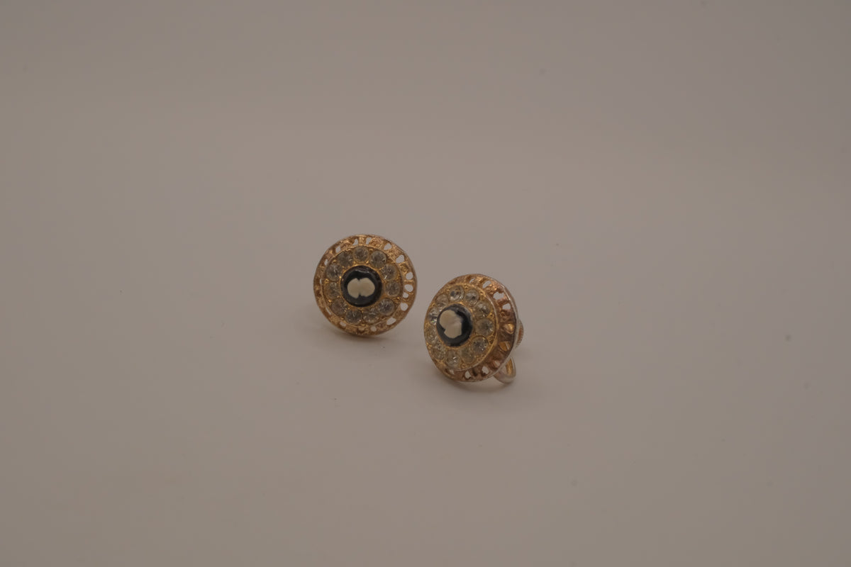 Vintage circular gold Cameo screw-back earrings