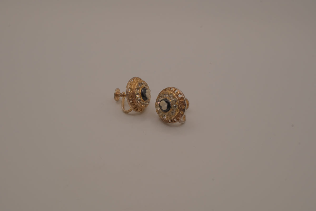 Vintage circular gold Cameo screw-back earrings