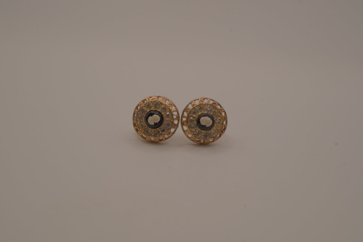 Vintage circular gold Cameo screw-back earrings