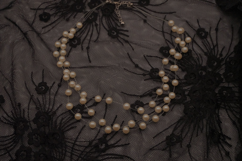 Avon "Pearlesque" Triple Illusion Necklace