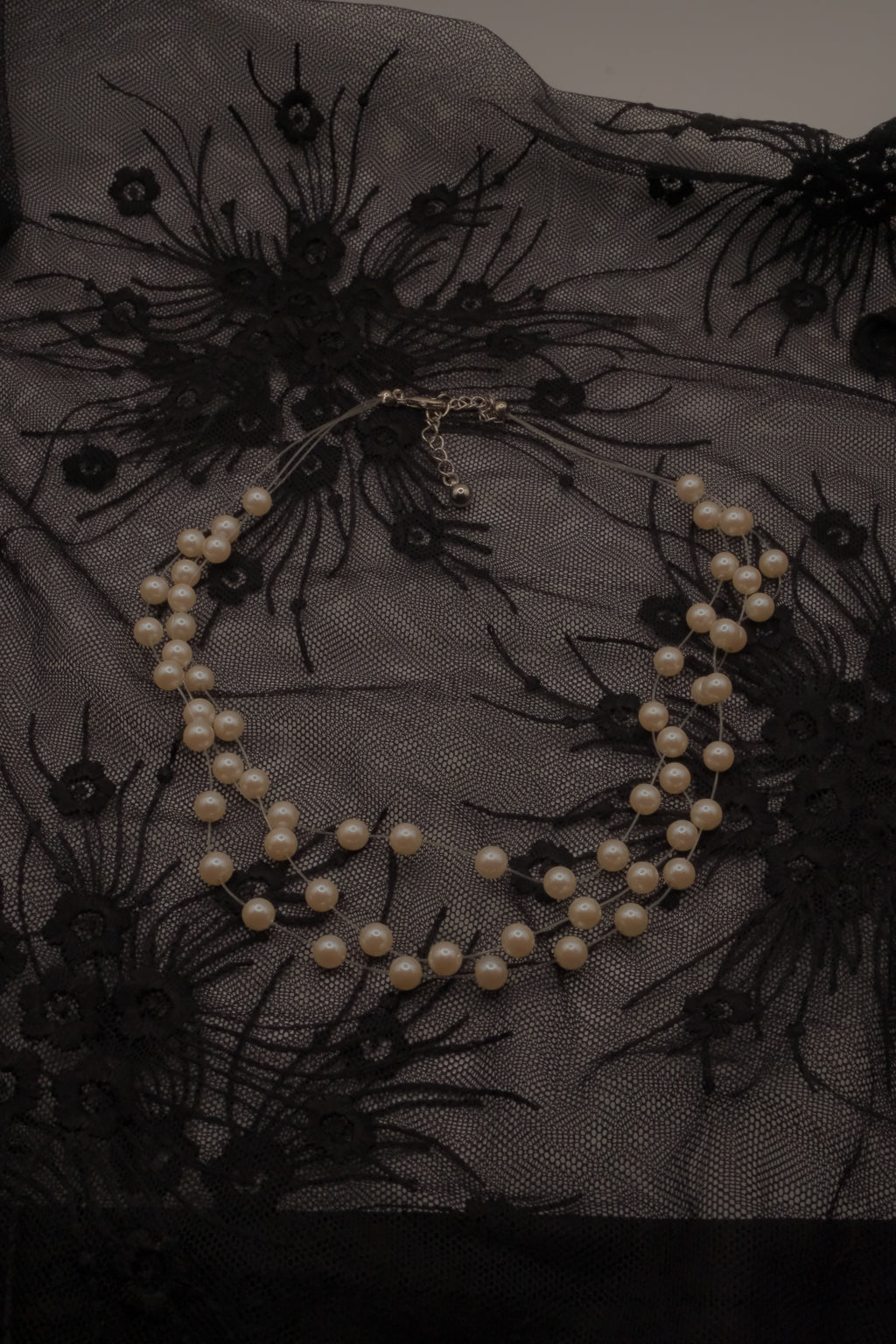 Avon "Pearlesque" Triple Illusion Necklace