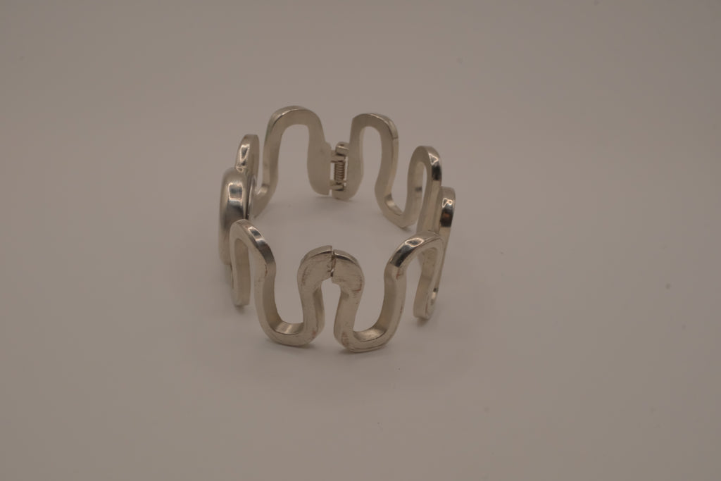 Vintage Suisse silver-tone quartz bangle watch