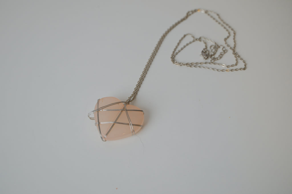 Rose quartz heart pendant necklace