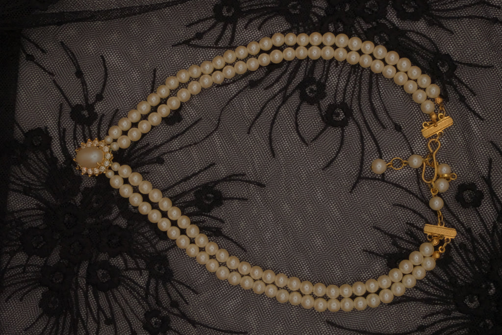 Vintage double-strand pearl necklace