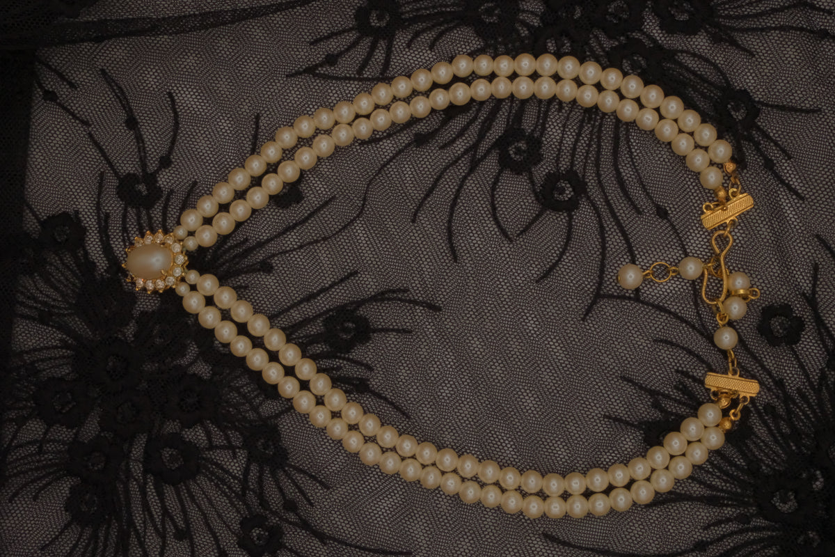 Vintage double-strand pearl necklace