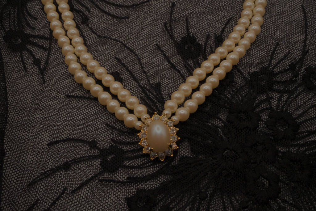 Vintage double-strand pearl necklace