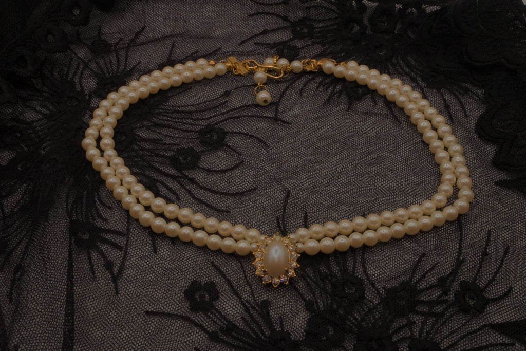 Vintage double-strand pearl necklace