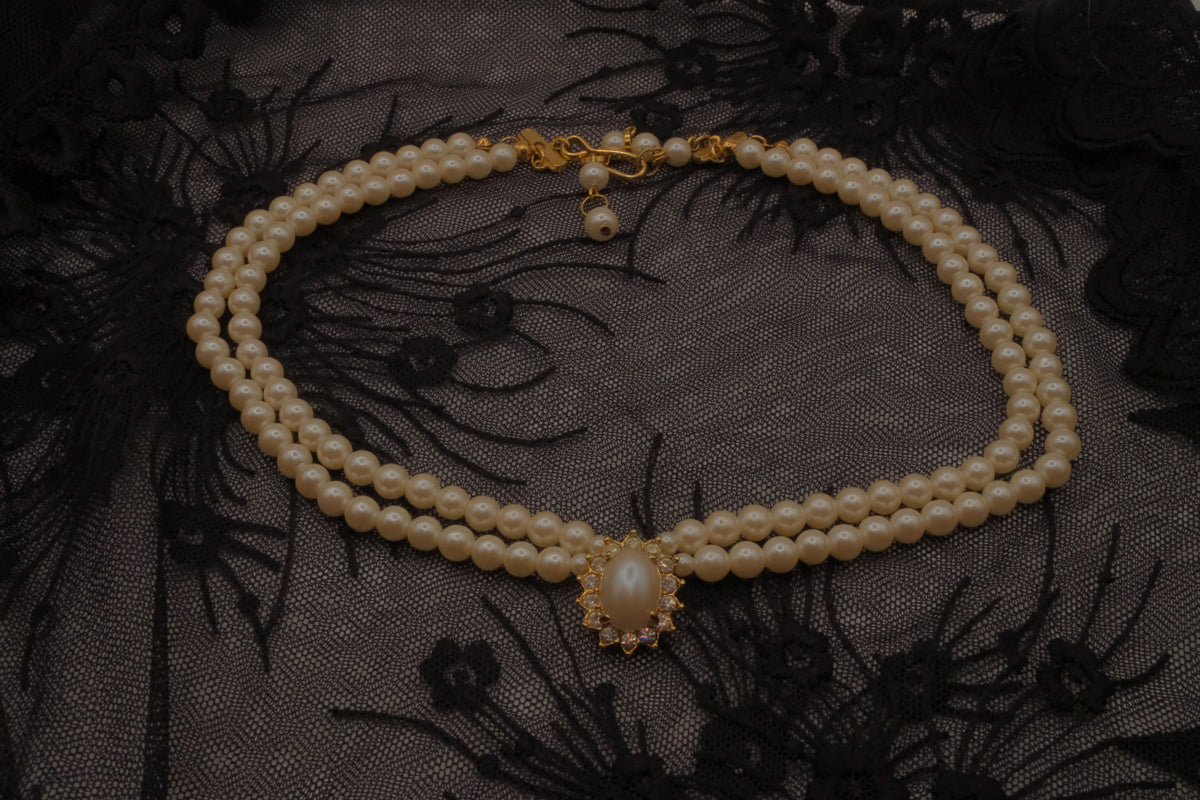Vintage double-strand pearl necklace
