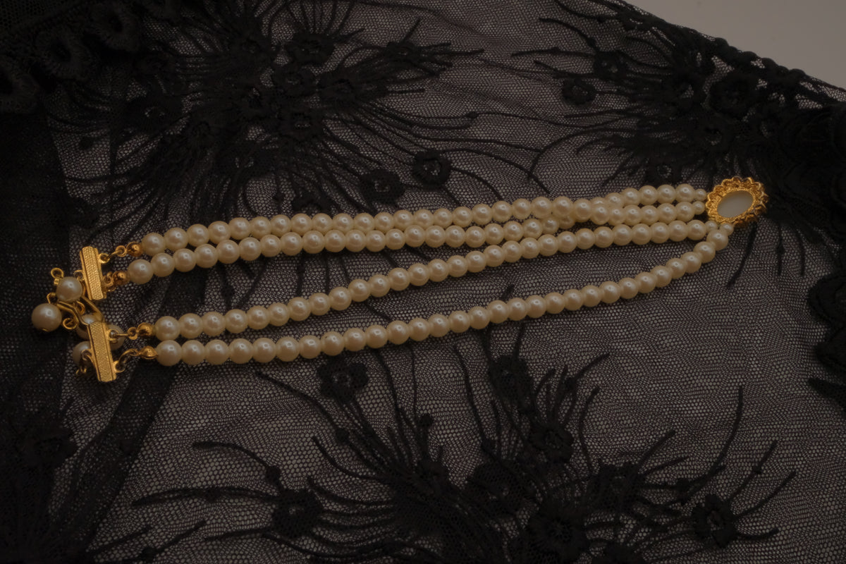 Vintage double-strand pearl necklace