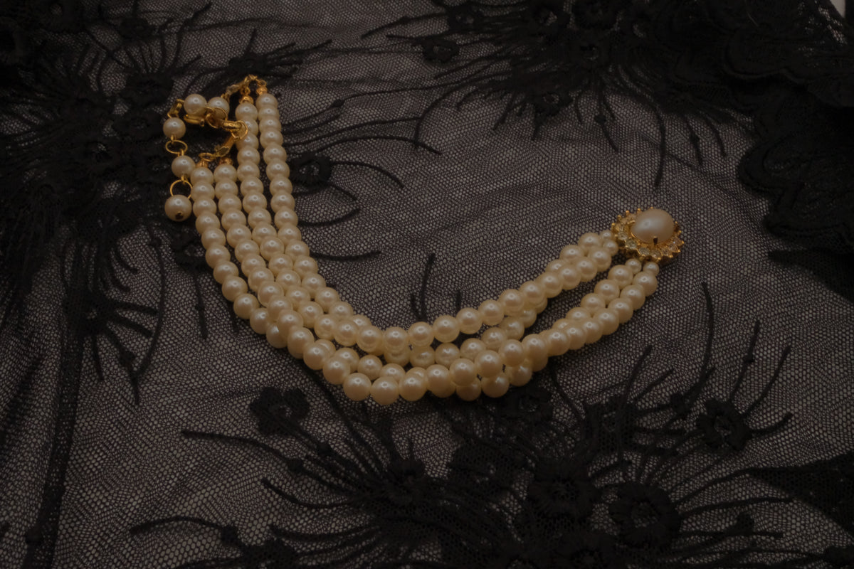 Vintage double-strand pearl necklace