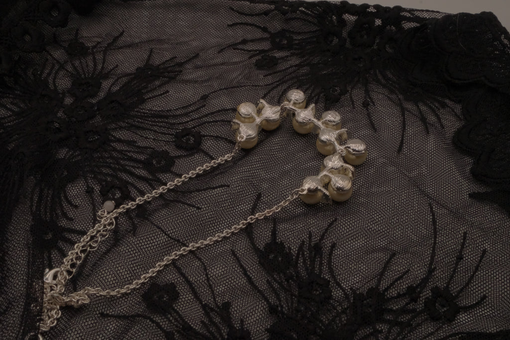 Vintage Avon faux pearl and rhinestone cluster necklace