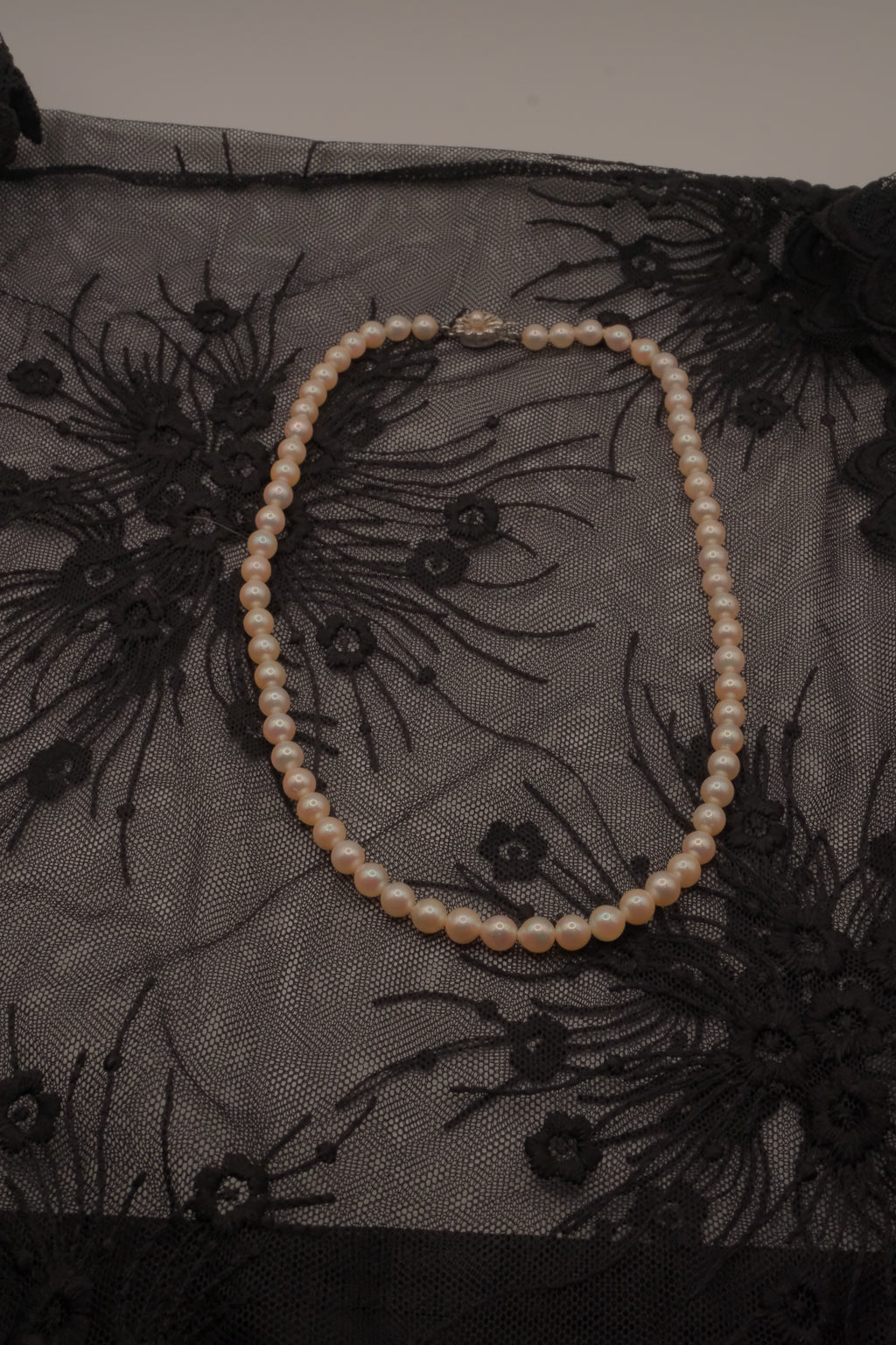 Classic single-strand freshwater pearl necklace&nbsp;