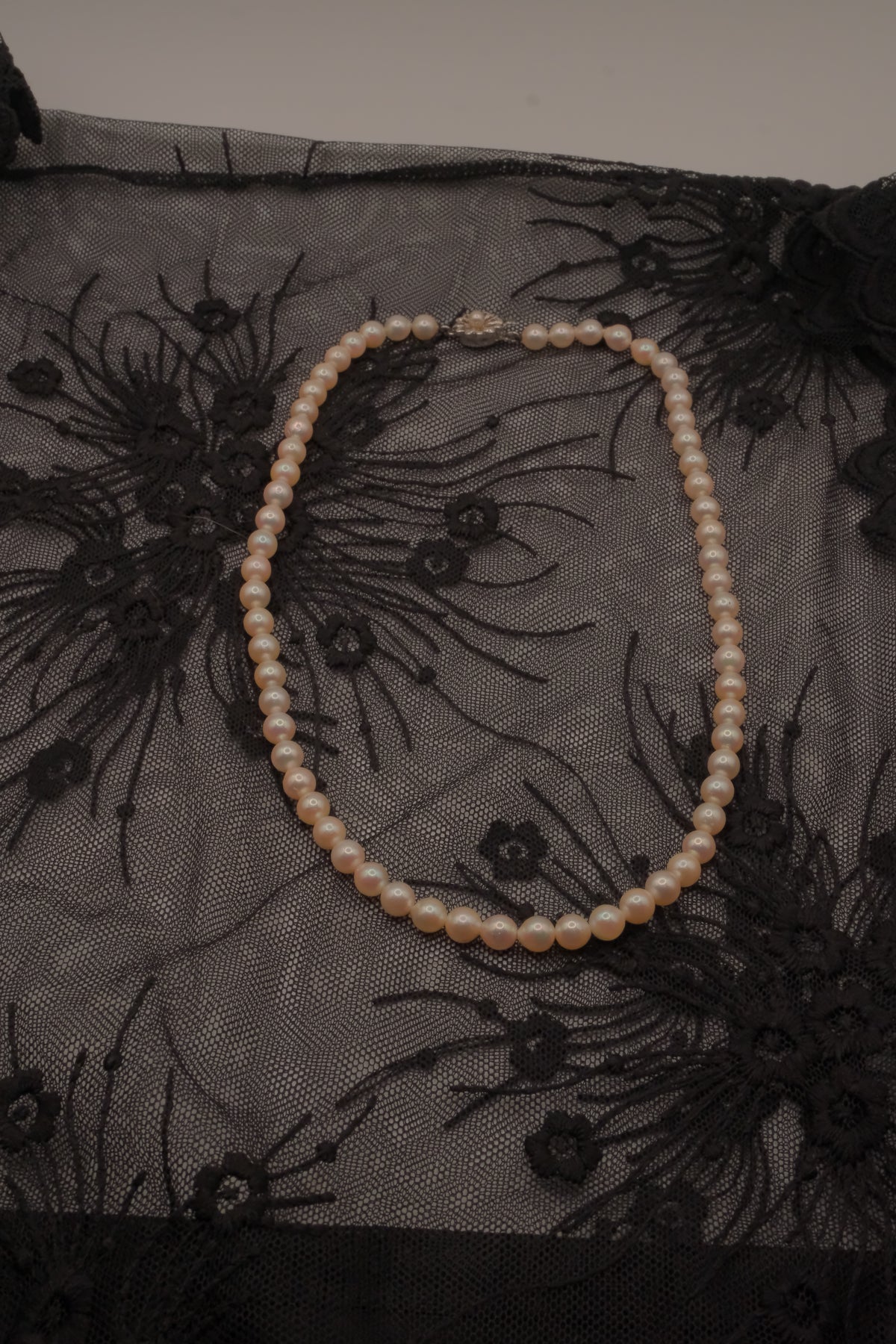 Classic single-strand freshwater pearl necklace&nbsp;