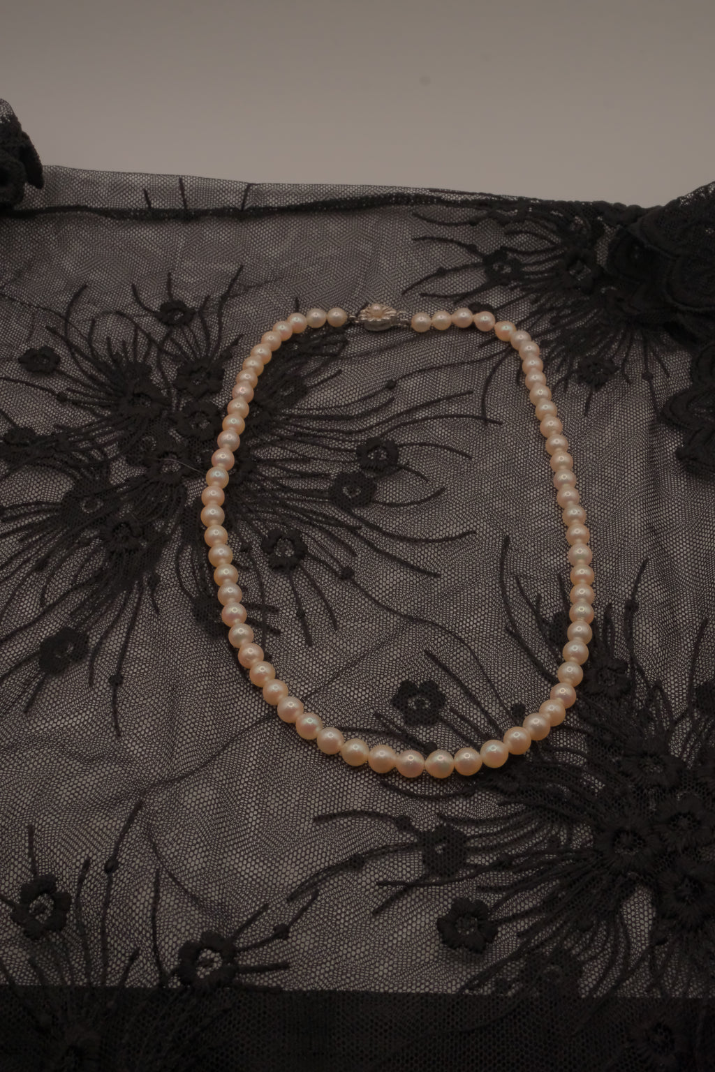 Classic single-strand freshwater pearl necklace&nbsp;