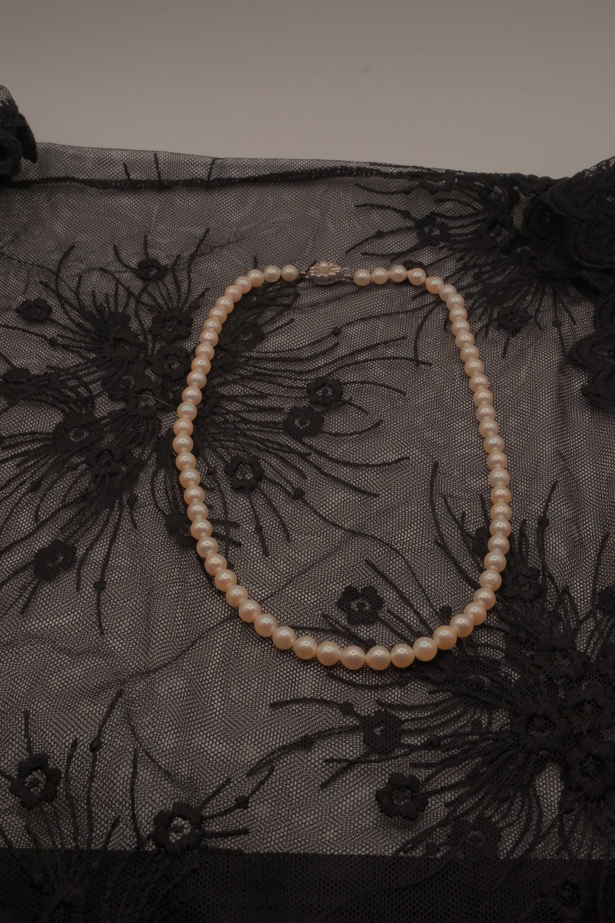 Classic single-strand freshwater pearl necklace&nbsp;