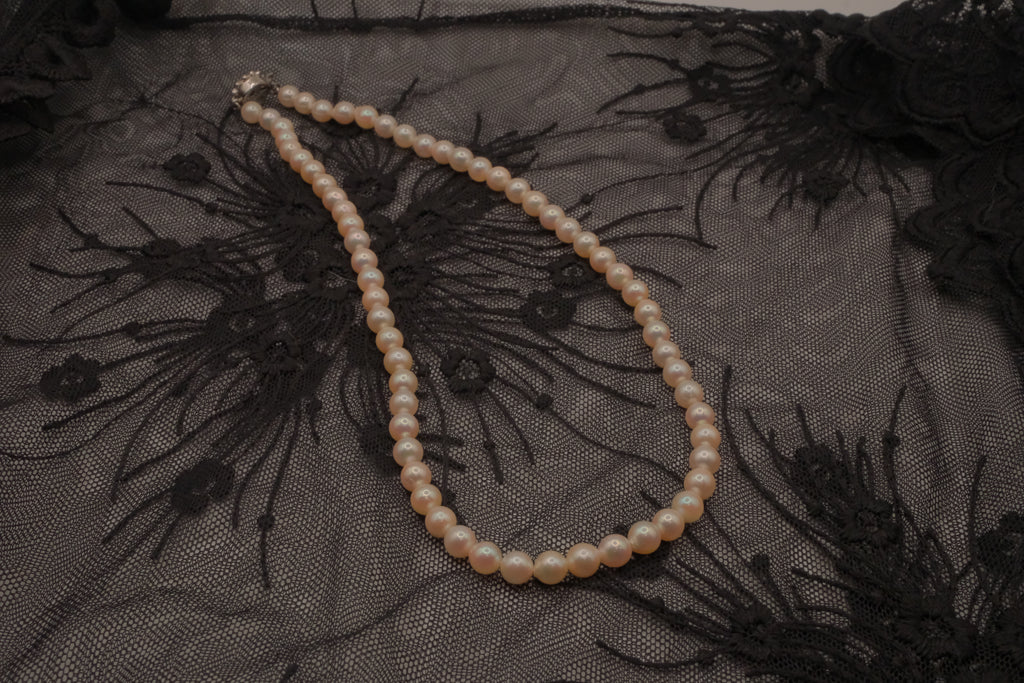 Classic single-strand freshwater pearl necklace&nbsp;