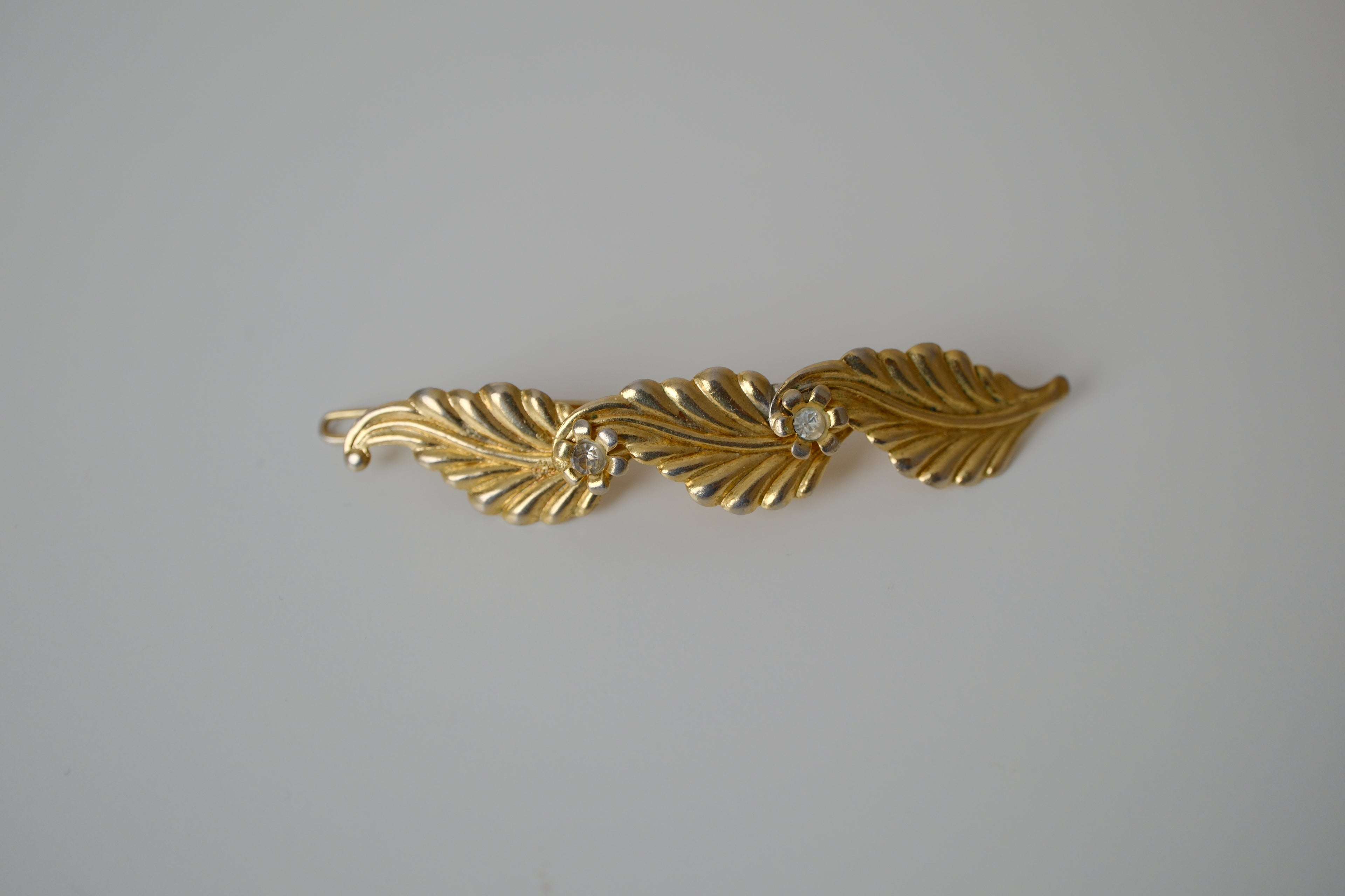 Vintage gold-tone leaf barrette or hair clip