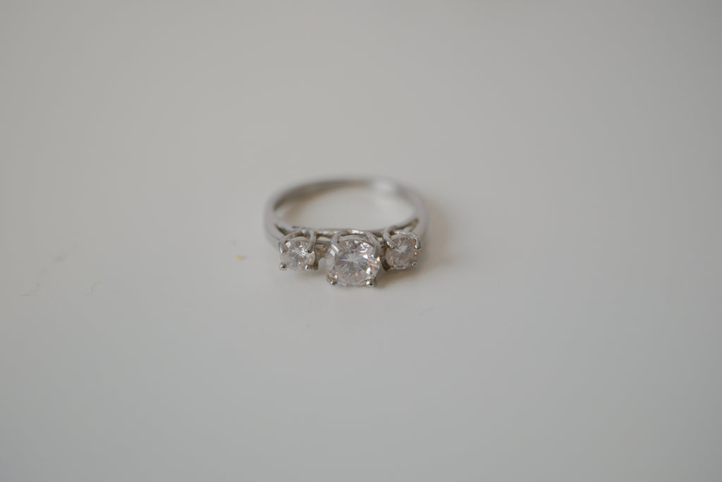 3 stone Silver toned ring
