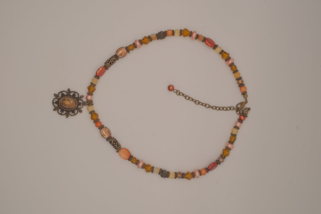 Earthy-toned beaded choker necklace&nbsp;