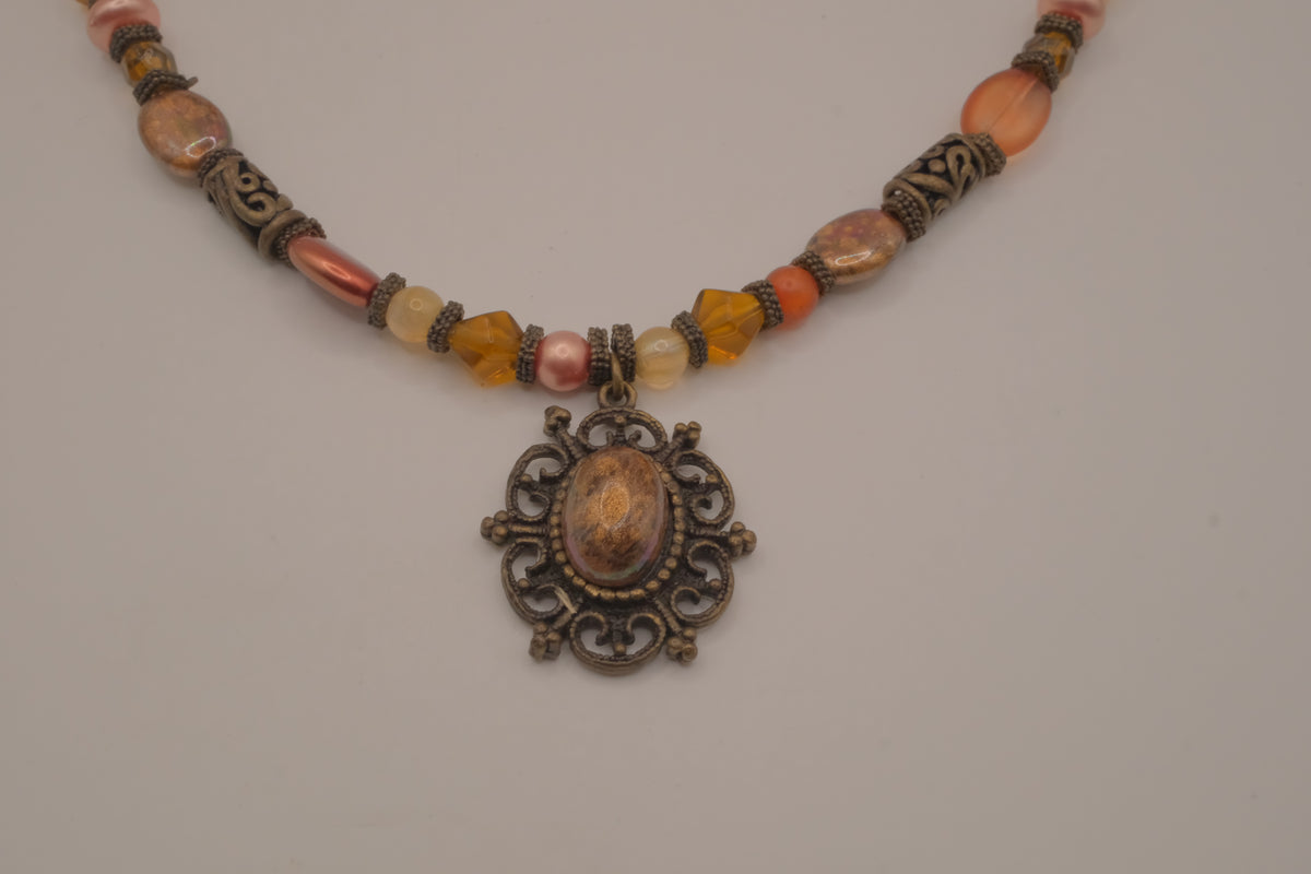 Earthy-toned beaded choker necklace&nbsp;
