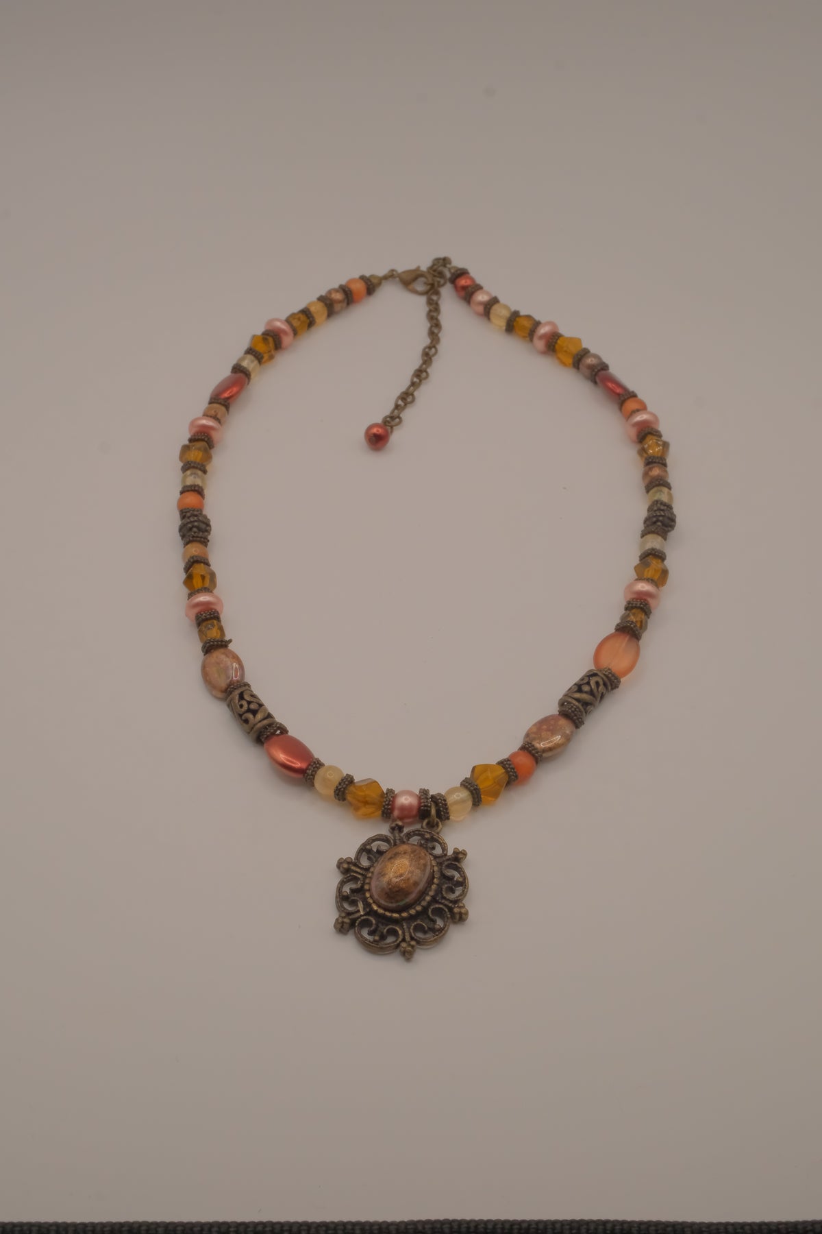 Earthy-toned beaded choker necklace&nbsp;