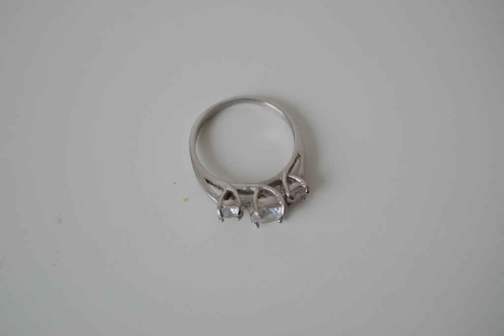 3 stone Silver toned ring