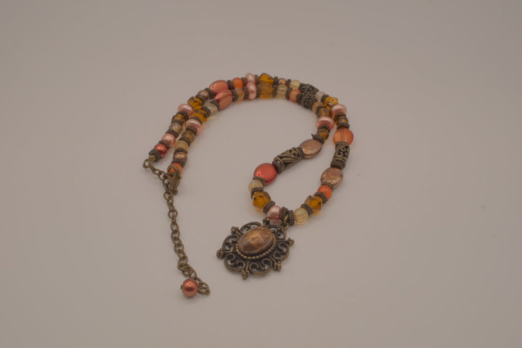 Earthy-toned beaded choker necklace&nbsp;