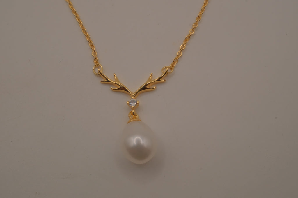 Gold deer antler pearl pendant necklace