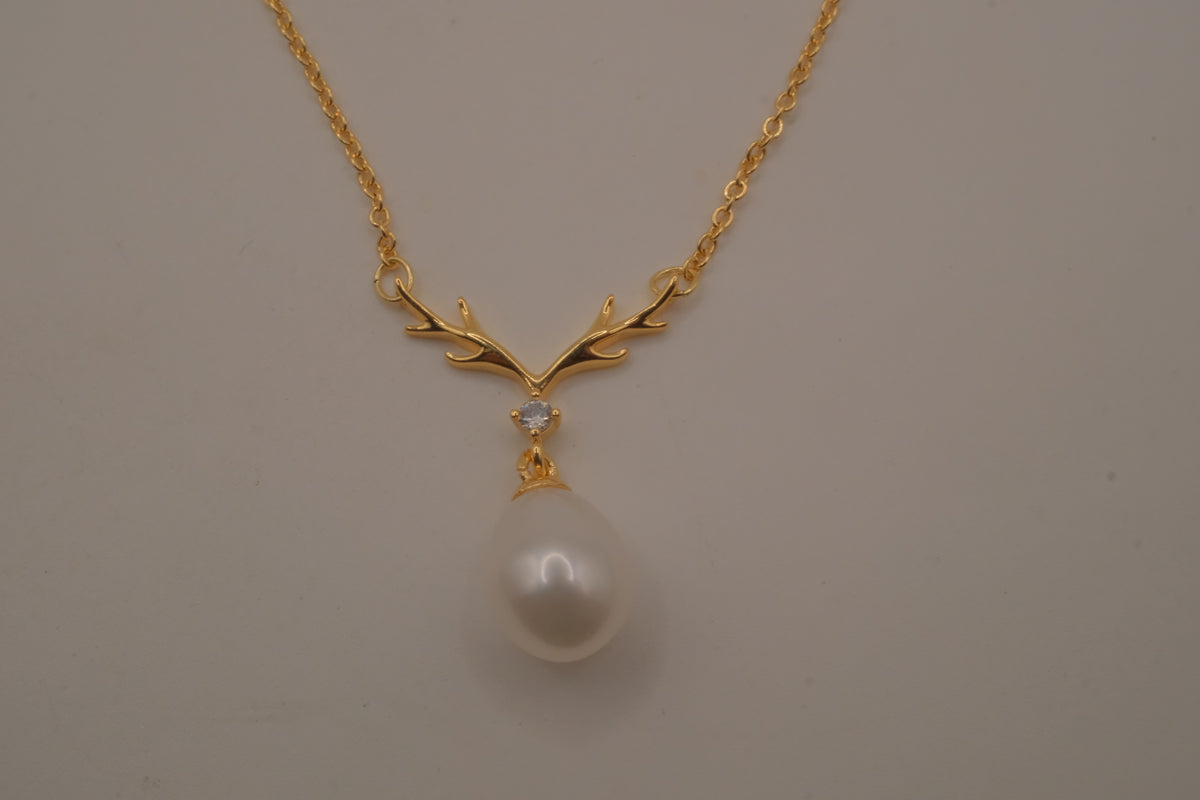 Gold deer antler pearl pendant necklace