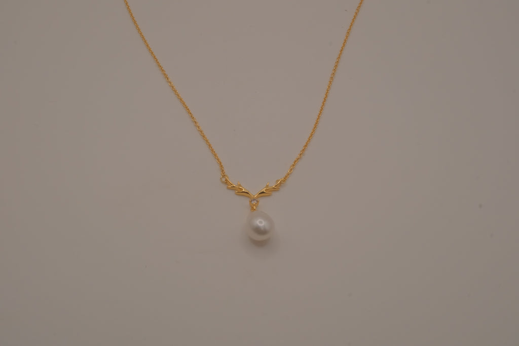 Gold deer antler pearl pendant necklace
