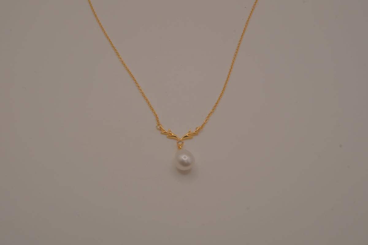 Gold deer antler pearl pendant necklace