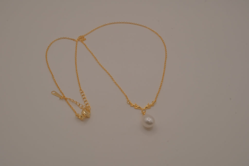 Gold deer antler pearl pendant necklace
