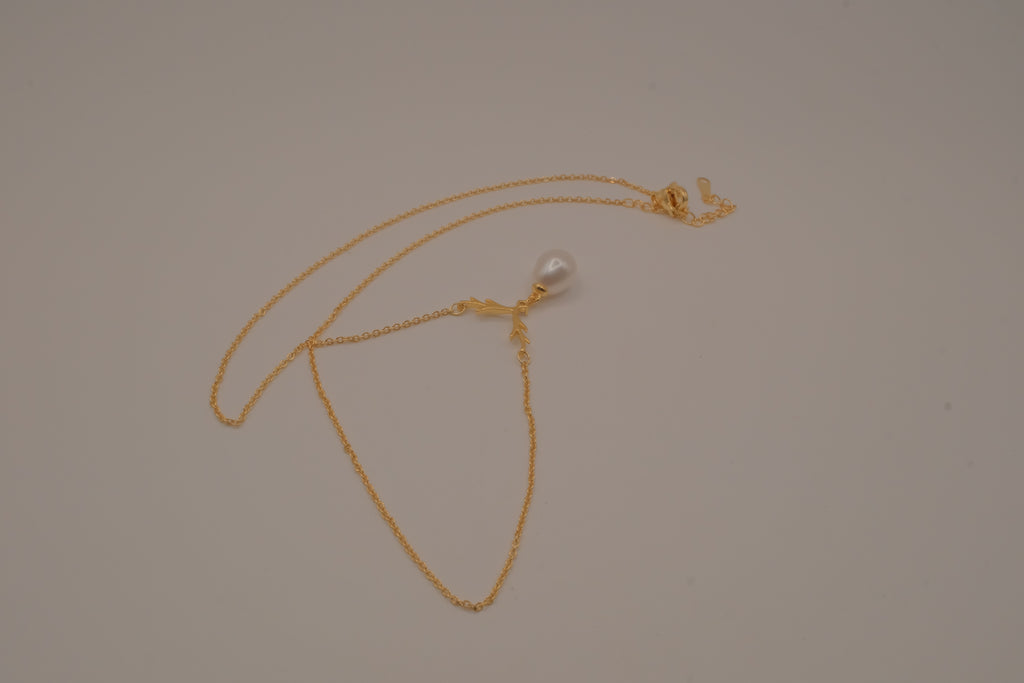 Gold deer antler pearl pendant necklace