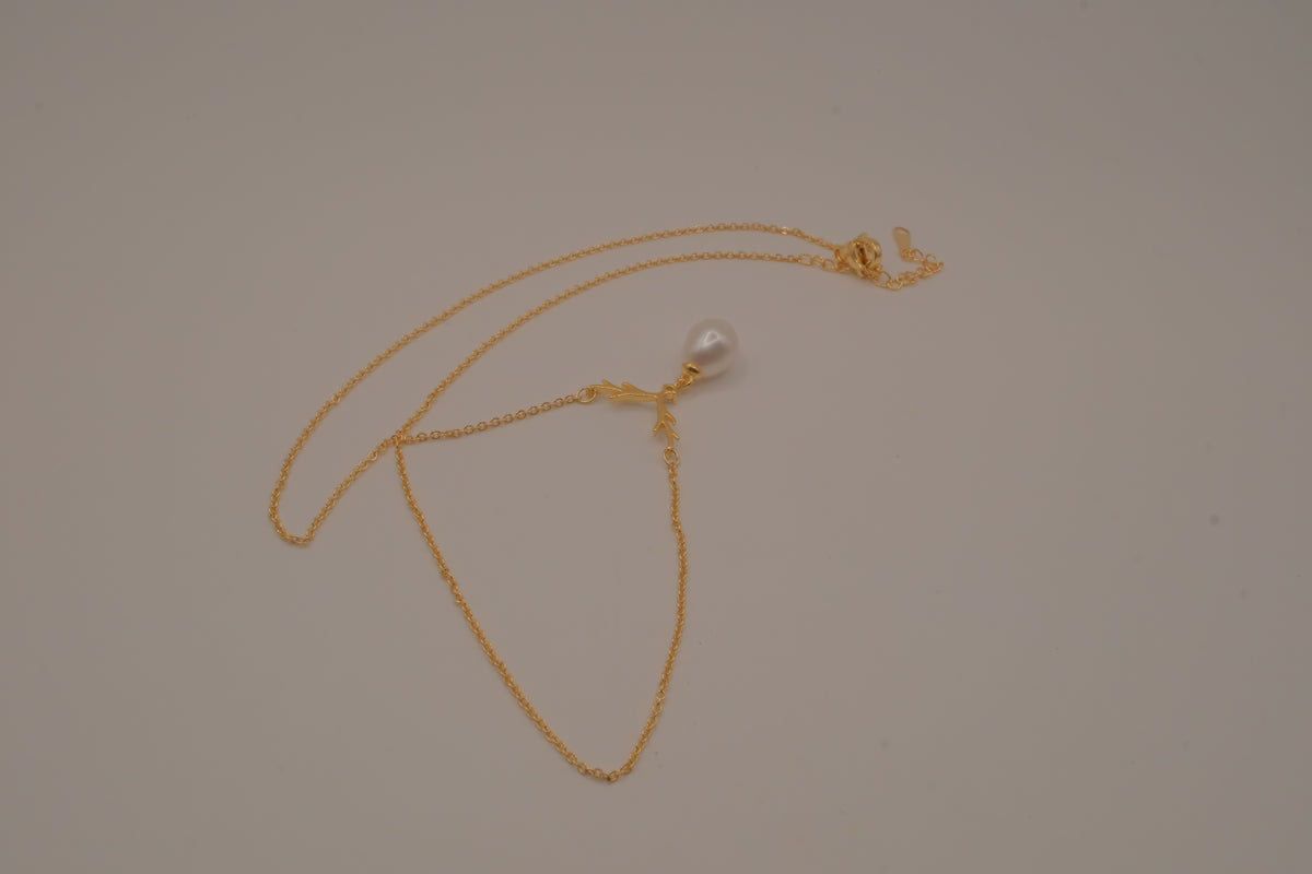 Gold deer antler pearl pendant necklace