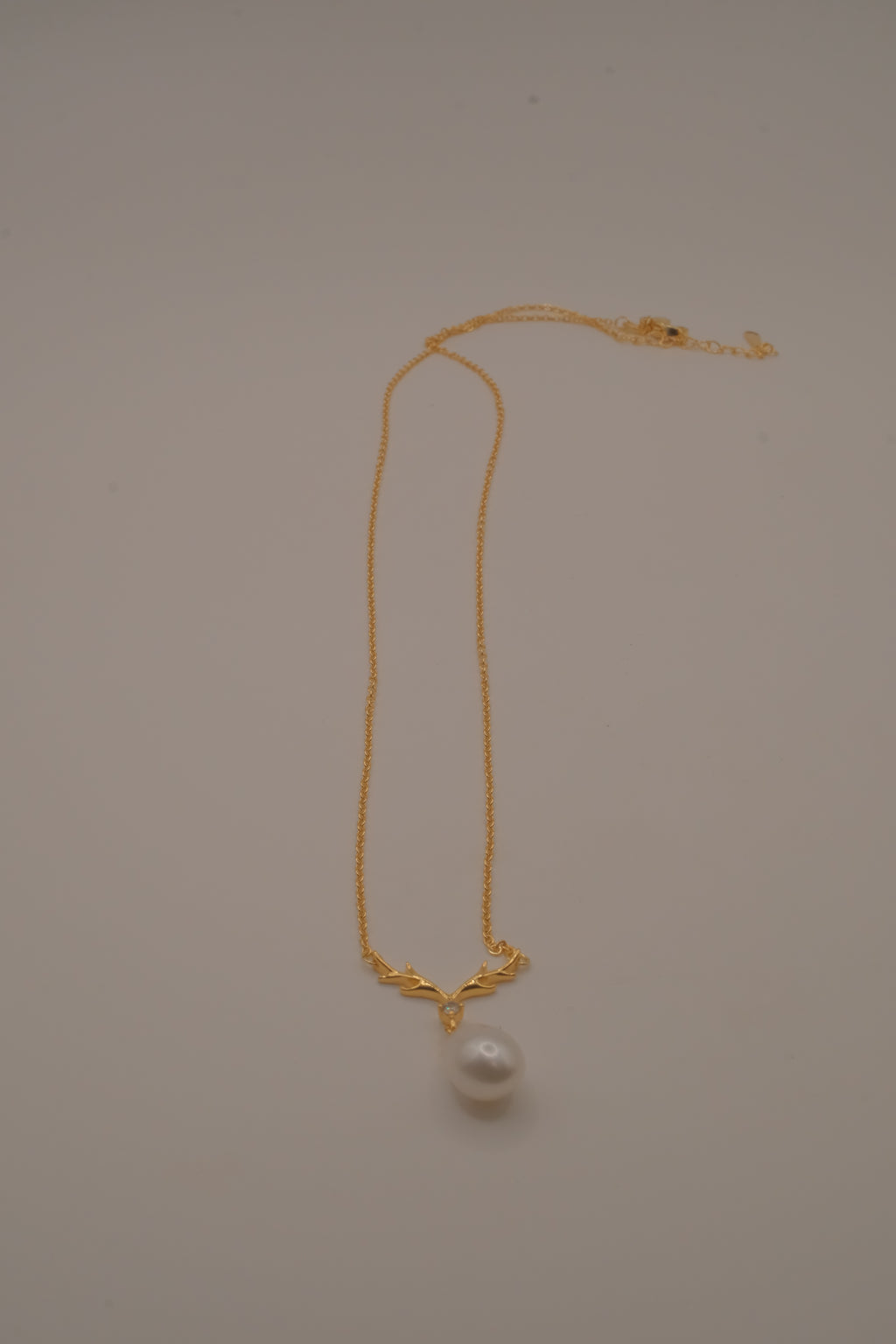 Gold deer antler pearl pendant necklace