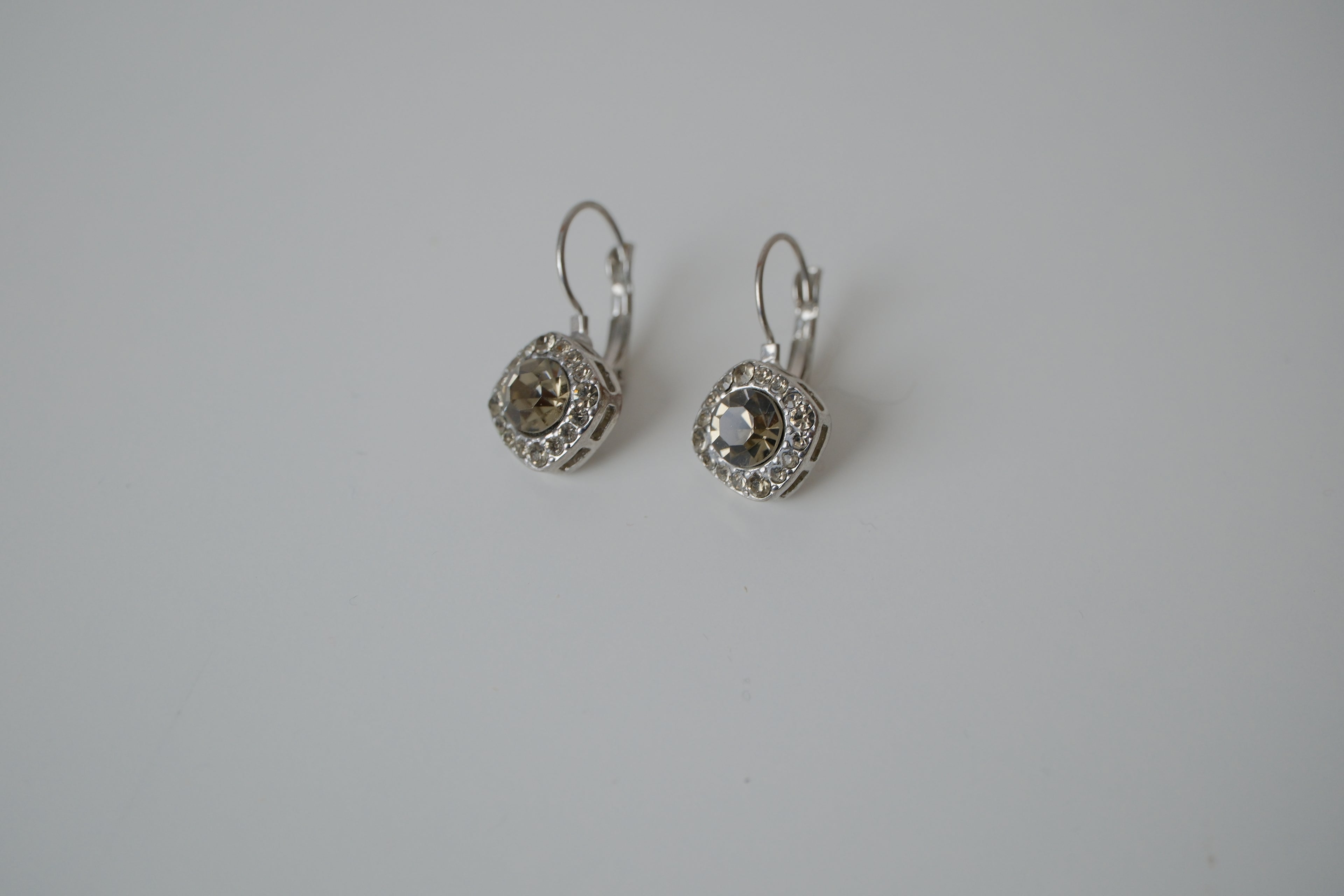 Champagne hue silver-tone leverback earrings