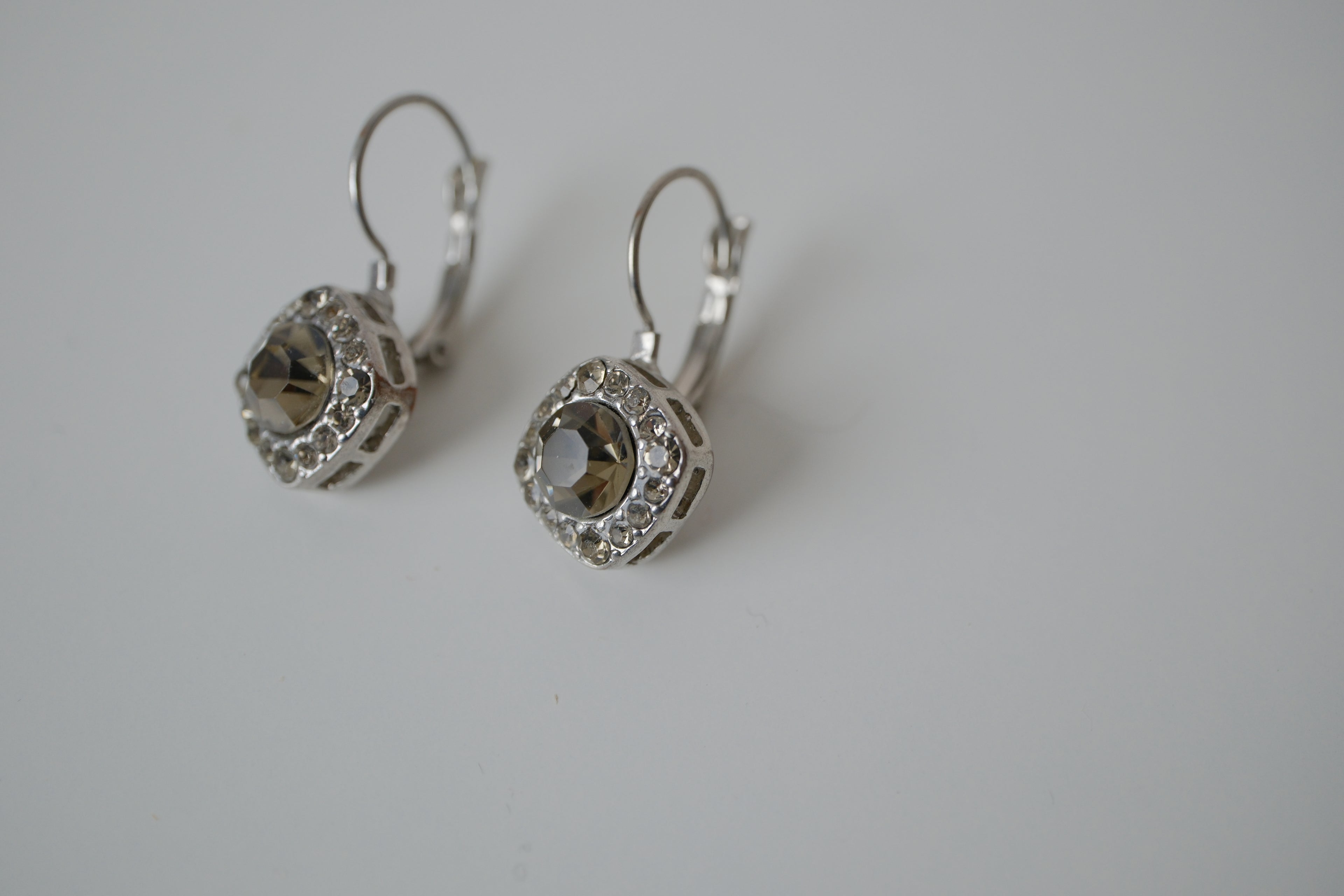 Champagne hue silver-tone leverback earrings