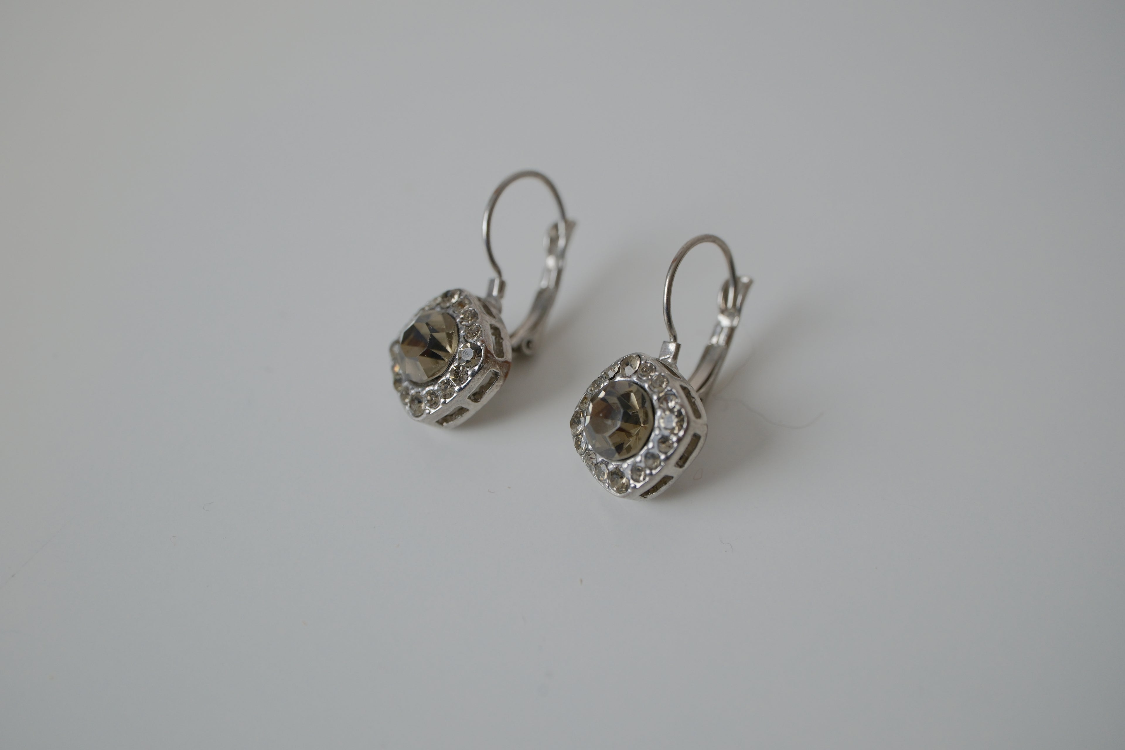 Champagne hue silver-tone leverback earrings